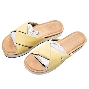 Koolaburra by Ugg New yellow & white Carenza twist slide sandal size 9.5